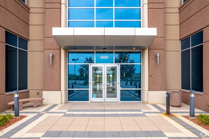 9351-9401 Renner Blvd, Lenexa, KS for lease - Building Photo - Image 3 of 33