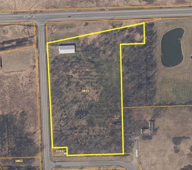 3832 Saunders Settlement Rd, Sanborn, NY 14132