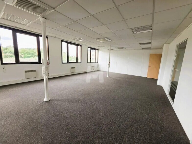 Office in Évry-Courcouronnes for lease - Interior Photo - Image 3 of 12
