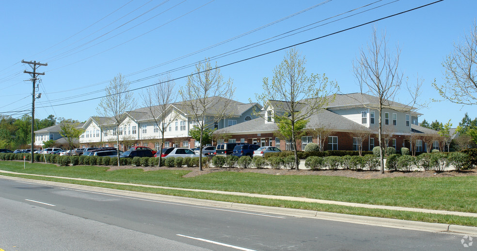 2304-2402 S Miami Blvd, Durham, NC for lease - Building Photo - Image 1 of 9