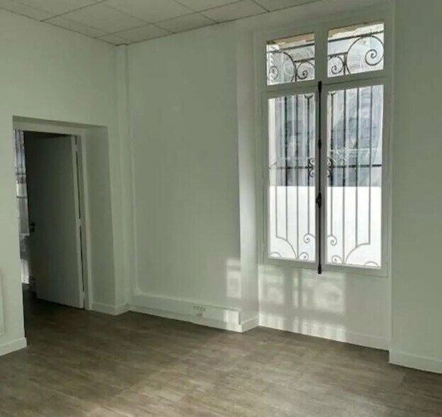 Office in Paris for lease - Interior Photo - Image 2 of 6