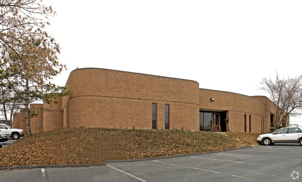 824-830 Fee Fee Rd, Saint Louis, MO for lease - Building Photo - Image 3 of 11