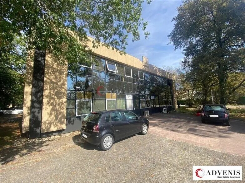 Office in Pessac for lease - Building Photo - Image 1 of 7