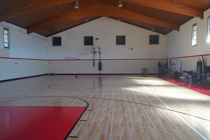 206 Emerling Dr, Saint Louis, MO for sale - Interior Photo - Image 2 of 18