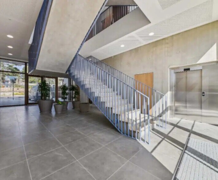 51 Rue Berty Albrecht, Bron for lease - Building Photo - Image 3 of 25