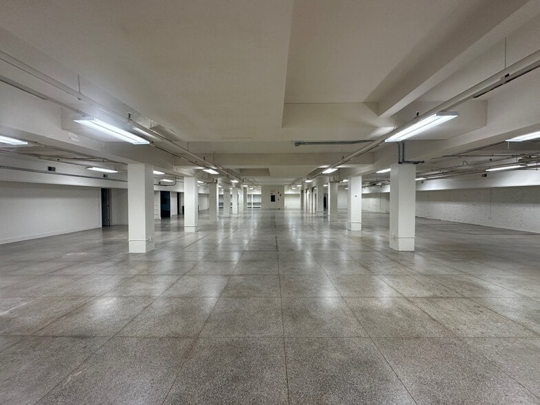 100 E Main St, Spartanburg, SC for lease - Interior Photo - Image 2 of 8