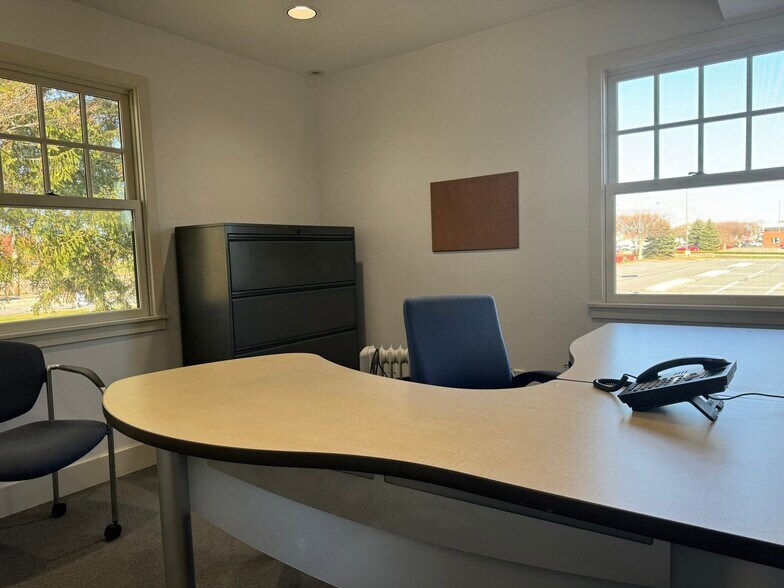 1259 W Main Rd, Middletown, RI for lease - Building Photo - Image 2 of 8