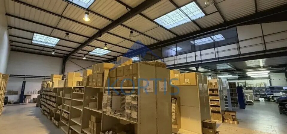 Flex in FLEURIEUX-SUR-L'ARBRESLE for lease - Interior Photo - Image 3 of 4