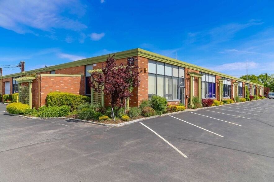 230 Newtown Rd, Plainview, NY 11803