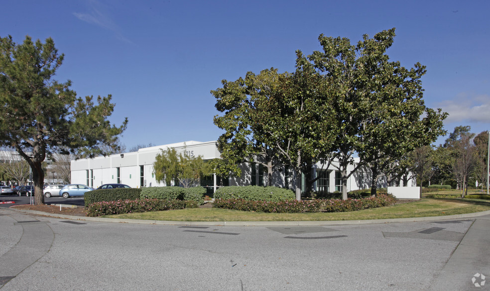 1215 Bordeaux Dr, Sunnyvale, CA for lease - Building Photo - Image 1 of 5