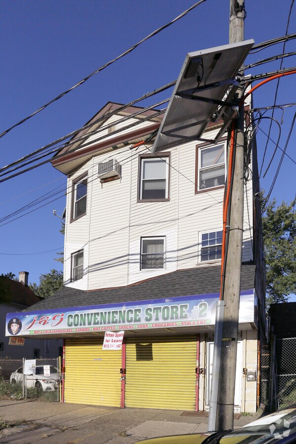671 Bergen St, Newark, NJ 07108