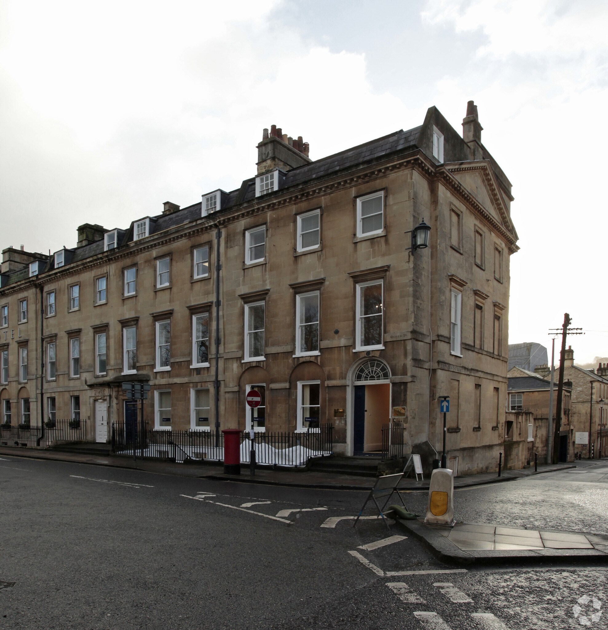 12-13 Queen Sq, Bath for sale Primary Photo- Image 1 of 1