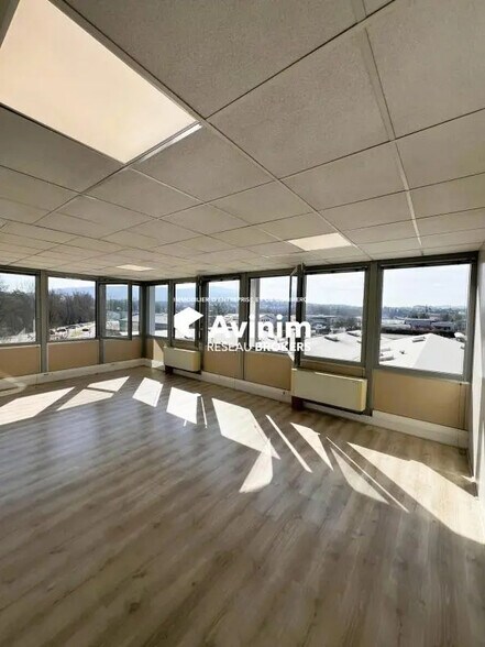 Industrial in Annecy for lease - Building Photo - Image 2 of 24