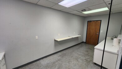 6301 Mountain Vista St, Henderson, NV for lease Interior Photo- Image 1 of 6