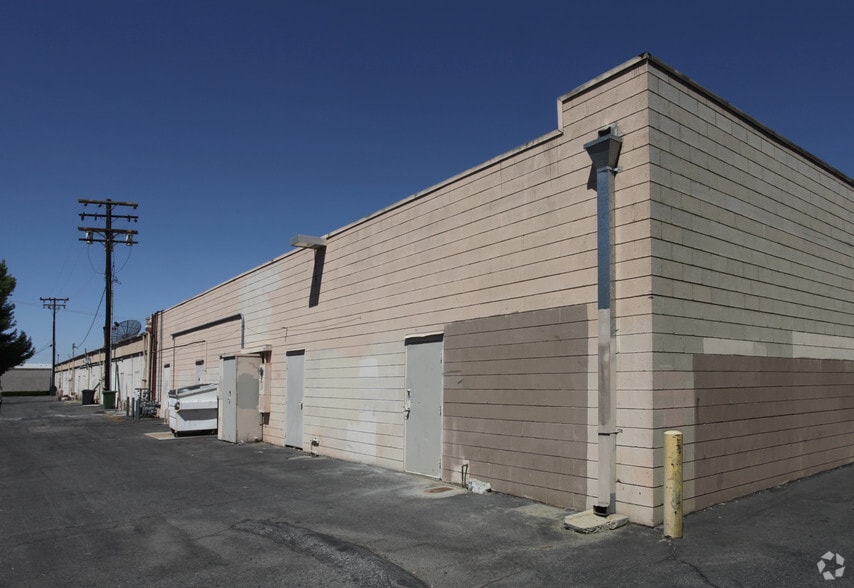 2355 E Florida Ave, Hemet, CA for lease - Building Photo - Image 2 of 6
