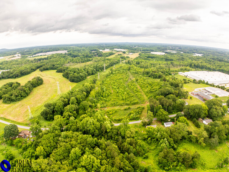 2822 Fairview Dr, Gastonia, NC for sale - Building Photo - Image 3 of 15