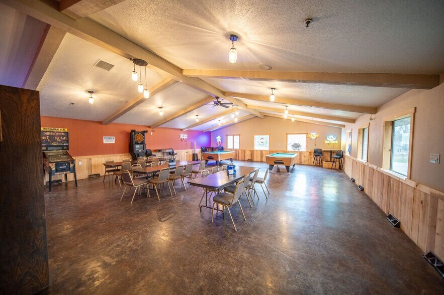 401 Rolling View Dr, Rollingstone, MN 55969 Hideaway Tavern Bar and