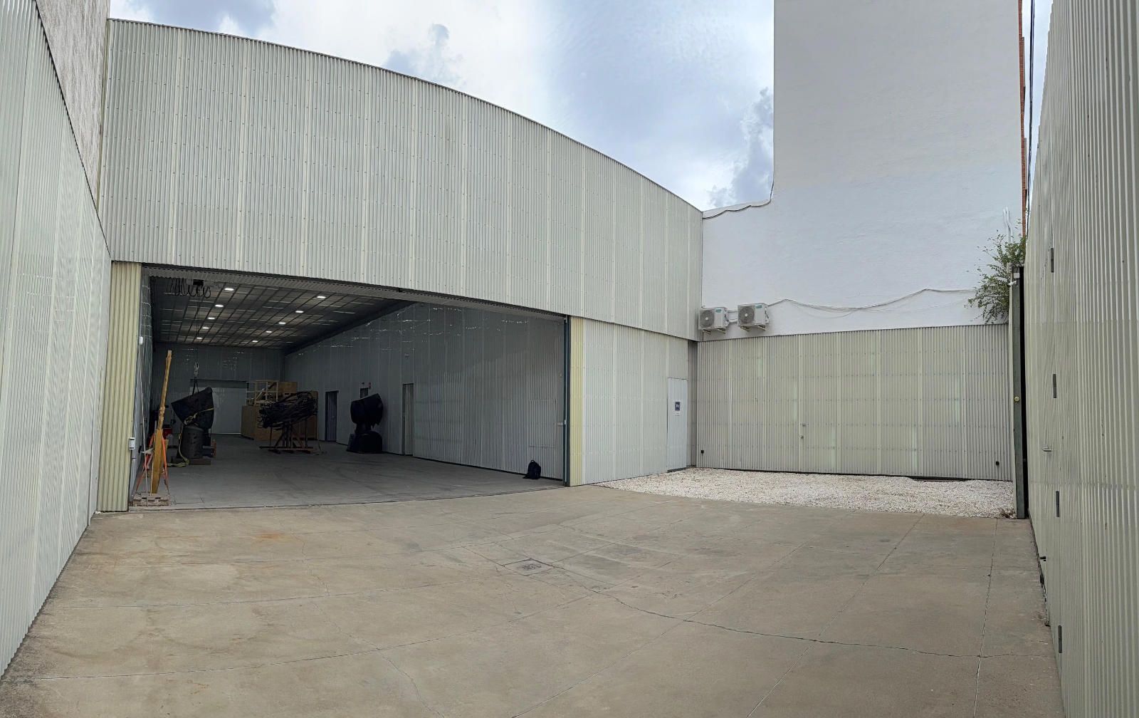 Industrial in Madrid, Madrid for sale Building Photo- Image 1 of 12