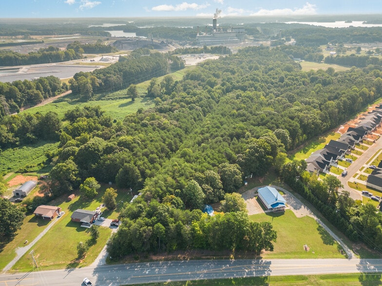 8137 McDonald Dr, Sherrills Ford, NC for sale - Building Photo - Image 2 of 10