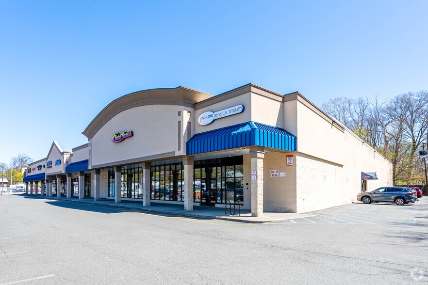 100-120 N Middletown Rd, Pearl River, NY for lease - Primary Photo - Image 1 of 13