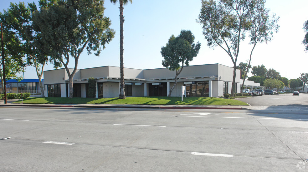 7801-7807 Telegraph Rd, Montebello, CA for lease - Building Photo - Image 3 of 4