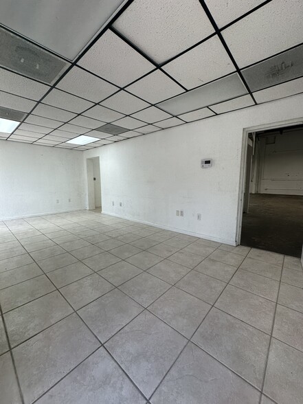 700 S John Rodes Blvd, Melbourne, FL for lease - Interior Photo - Image 3 of 4