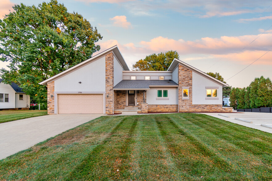 3706 Whipple Ave NW, Canton, OH for sale - Building Photo - Image 1 of 1