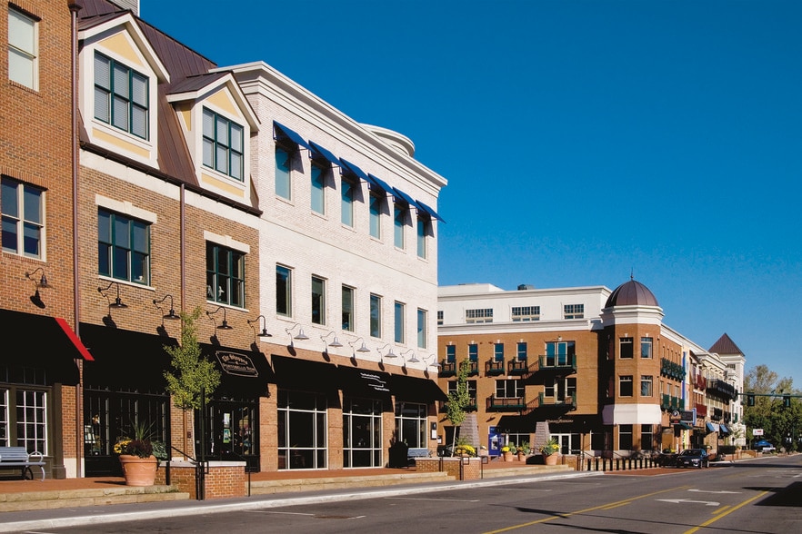 121 Mill St, Gahanna, OH for lease - Building Photo - Image 3 of 7