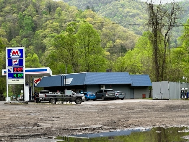 12224 Coal River Rd, Whitesville, WV for sale - Primary Photo - Image 1 of 1