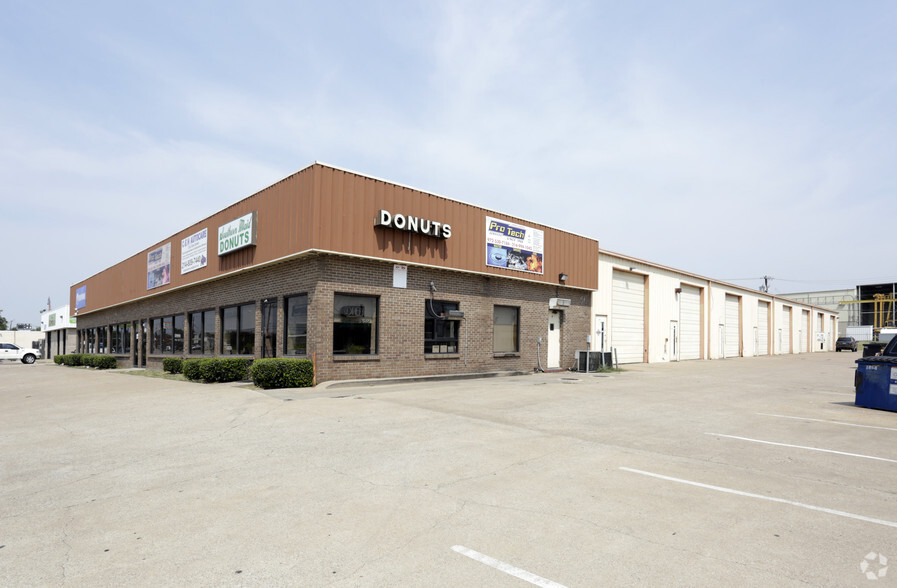 301 E Buckingham Rd, Garland, TX for lease - Building Photo - Image 3 of 5