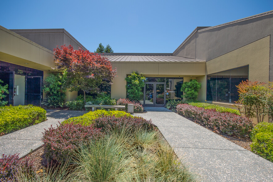 1341-1353 Redwood Way, Petaluma, CA for lease - Building Photo - Image 3 of 7