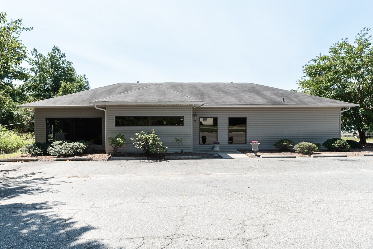 415 Semora Rd, Roxboro, NC for sale Primary Photo- Image 1 of 1