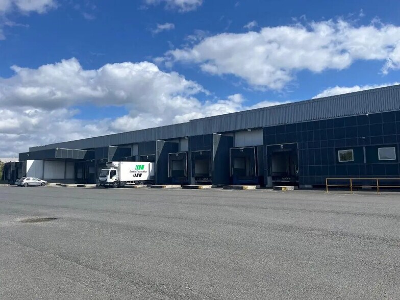 Industrial in SAINT-OUEN-L'AUMONE for lease - Building Photo - Image 3 of 16