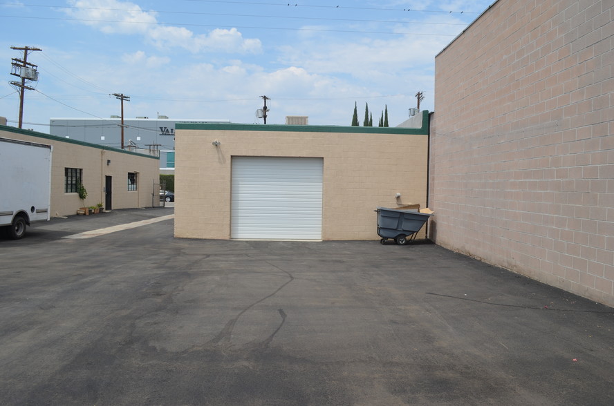 13922 Saticoy St, Van Nuys, CA for lease - Building Photo - Image 3 of 4