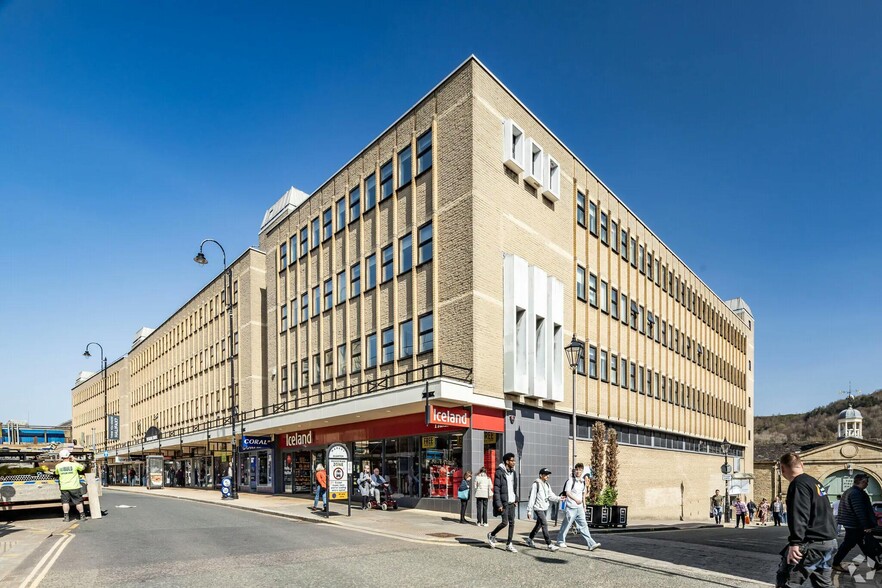 Market St, Halifax for lease - Building Photo - Image 2 of 9