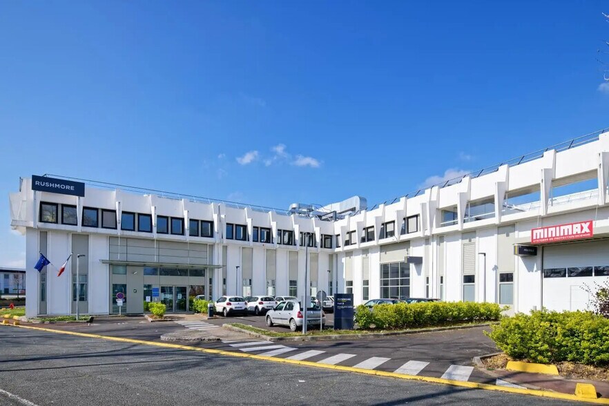 Office in COURCOURONNES for lease - Building Photo - Image 2 of 10