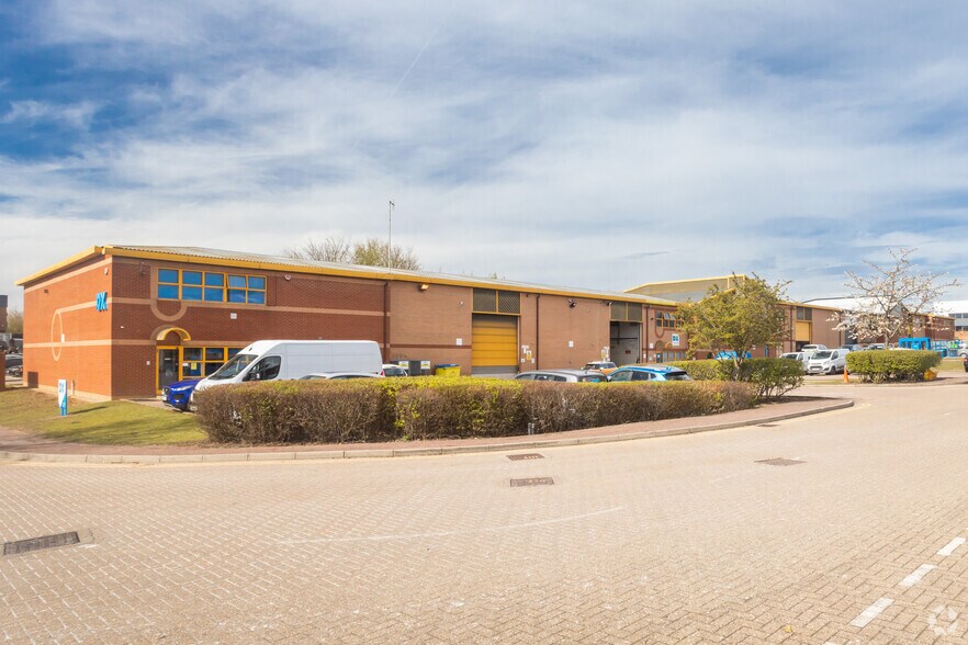 Spitfire Clos, Huntingdon for lease - Primary Photo - Image 1 of 3