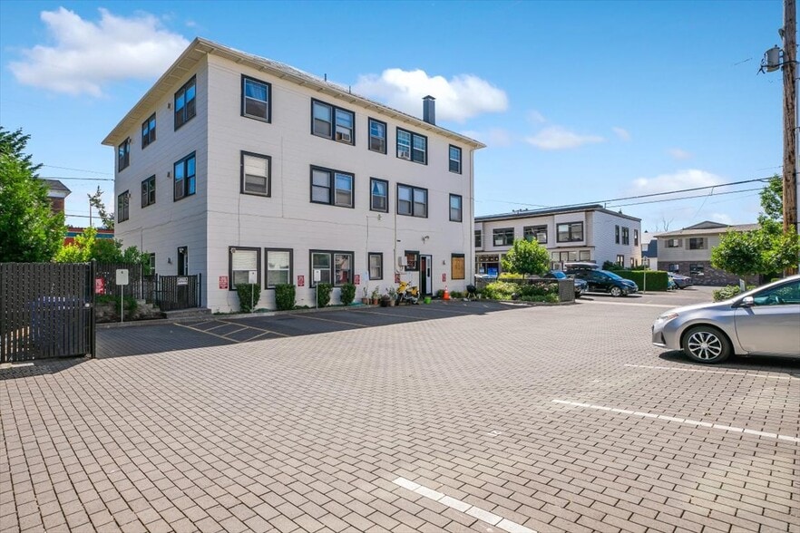 4435 SE Belmont St, Portland, OR for sale - Building Photo - Image 3 of 15