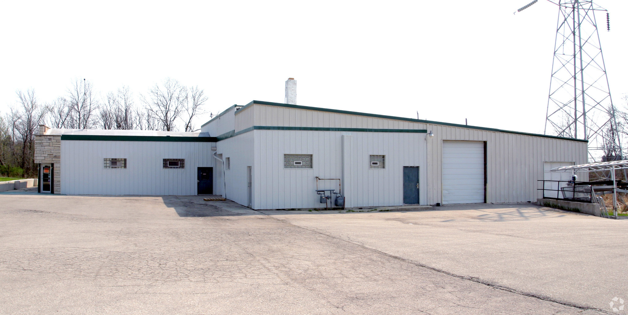 S83W20411 Janesville Rd, Muskego, WI for sale Building Photo- Image 1 of 4