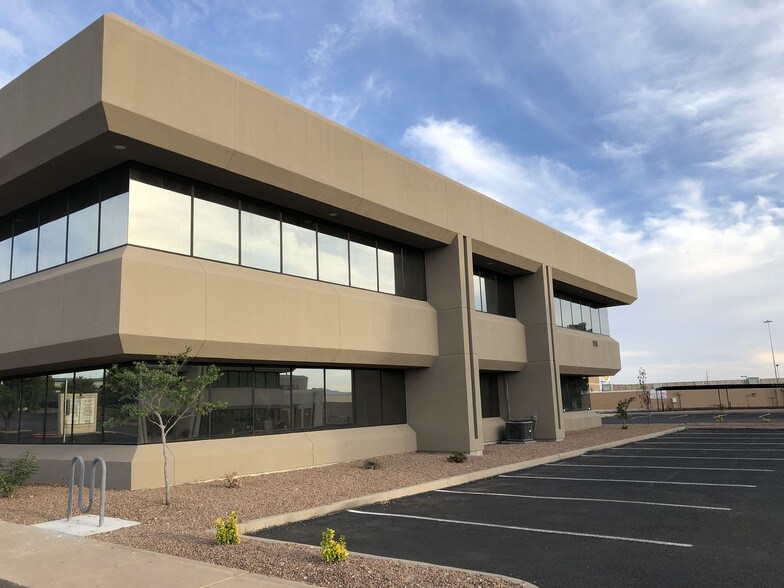 10470 Vista Del Sol Dr, El Paso, TX for lease - Building Photo - Image 2 of 13