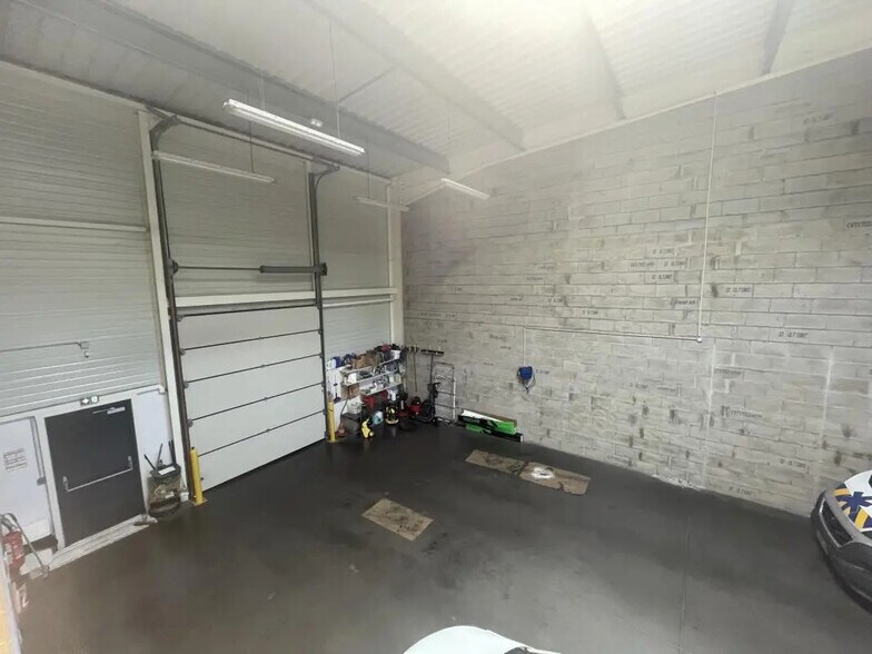 Industrial in Orvault for sale - Interior Photo - Image 2 of 5