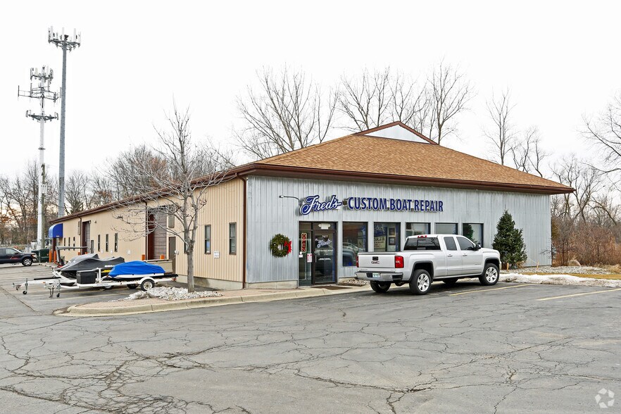 7677-7683 Highland Rd, Waterford, MI for sale - Primary Photo - Image 1 of 4