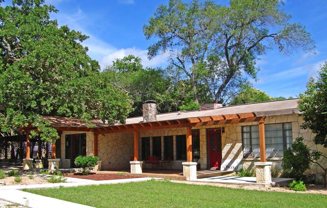 711 N Main St, Boerne, TX for sale Primary Photo- Image 1 of 1