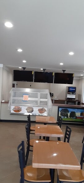 106 M L King Blvd, Saint Stephen, SC for lease - Interior Photo - Image 3 of 11