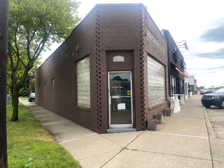 33788 Woodward Ave, Birmingham, MI for lease - Building Photo - Image 2 of 8