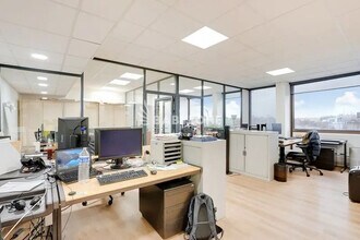 1 Rue Royale, Saint-Cloud for lease Building Photo- Image 2 of 12