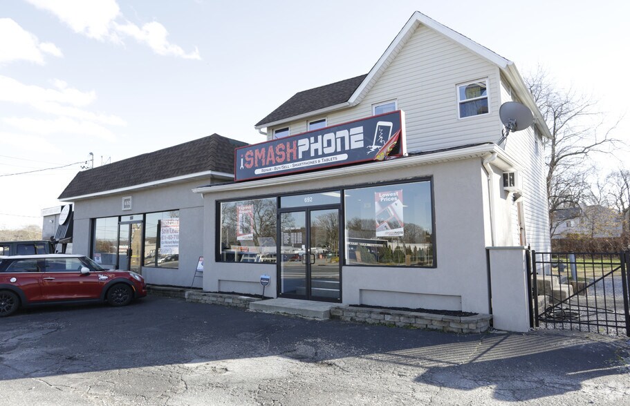 692-702 Middle Country Rd, Selden, NY for sale - Primary Photo - Image 1 of 1