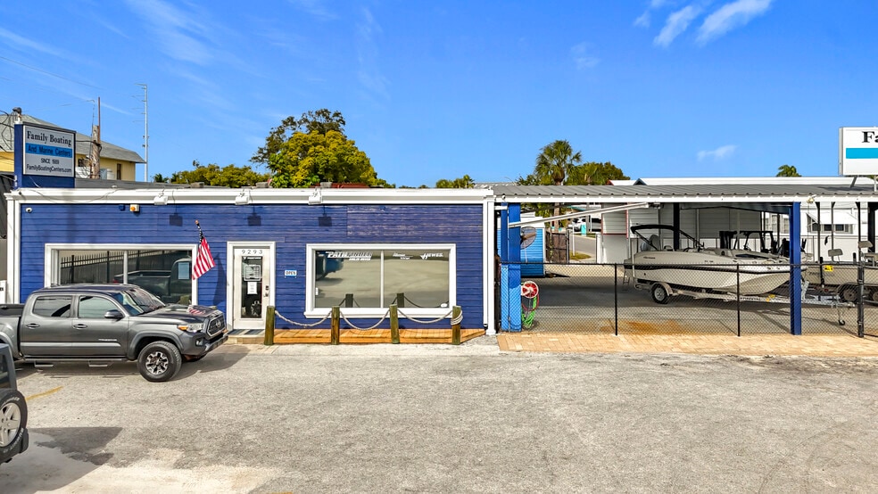 9293 Bay Pines Blvd, Saint Petersburg, FL for lease - Building Photo - Image 2 of 7