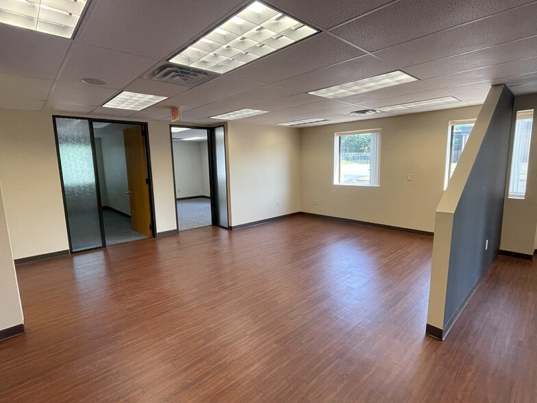 41 Sequin Dr, Glastonbury, CT for lease - Building Photo - Image 3 of 9