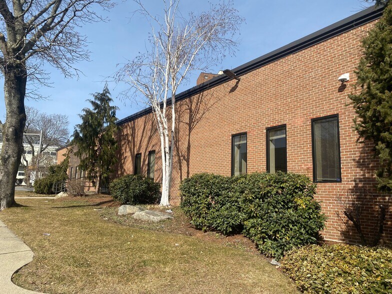 24 Pleasant St, Pawtucket, RI 02860 100 Leased Investment Opportunity